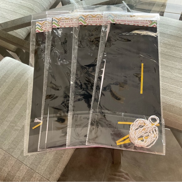 PARTY SUPPLIES, 4 PACKAGES OF PREMIUM TISSUE TASSEL GARLAND IN BLACK - Picture 3 of 5